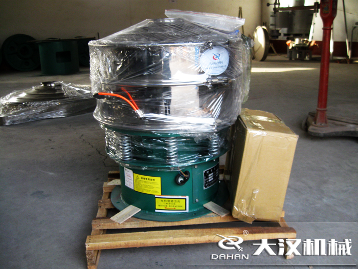 三氯蔗糖粉超聲波振動(dòng)篩采用不銹鋼+碳鋼材質(zhì)的產(chǎn)品能夠更好的節(jié)省成本，同時(shí)能夠達(dá)到想要的篩分效果。